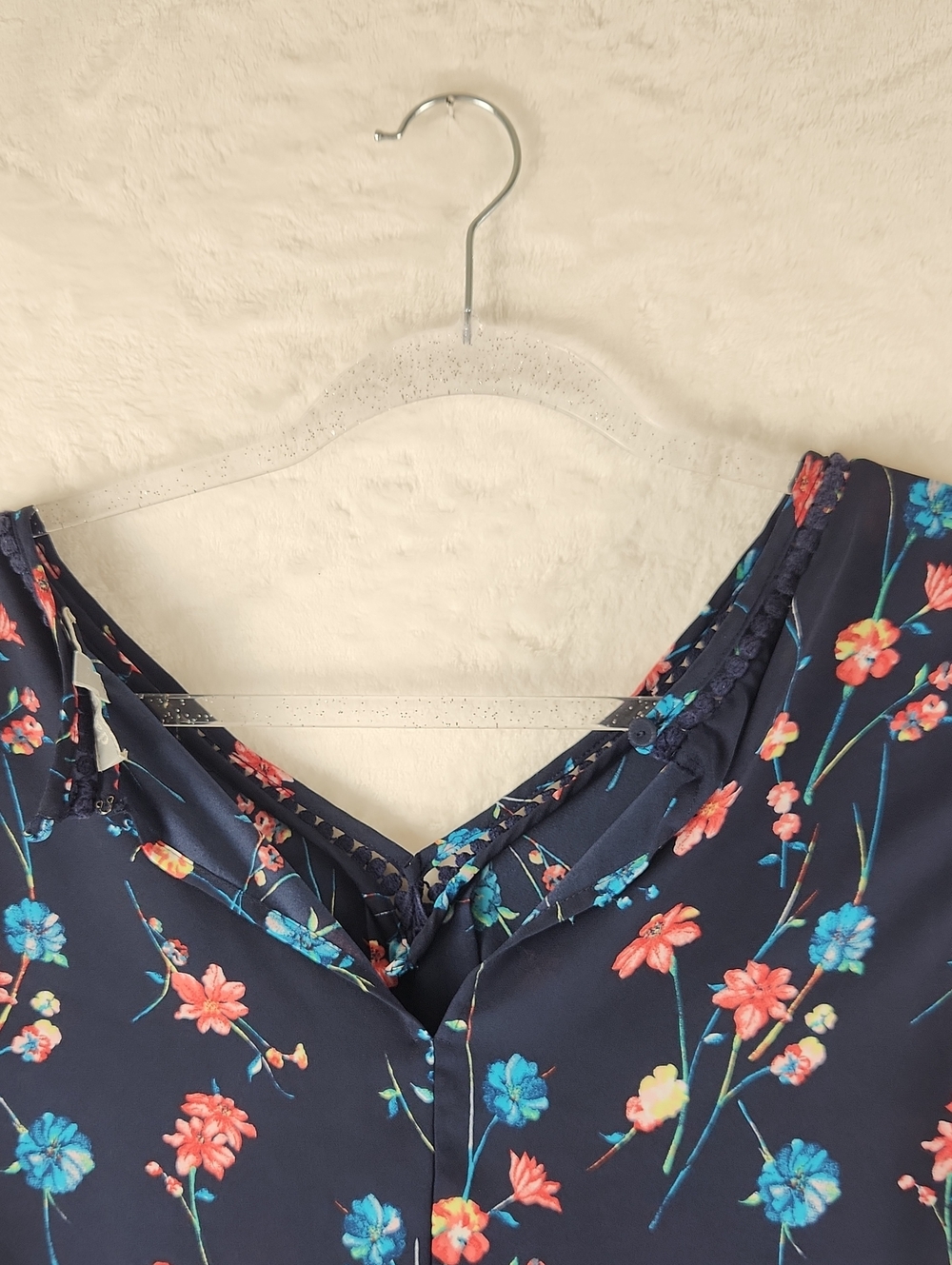 Daniel Rainn Navy Floral V-Neck Cap Sleeve Blouse - Picture 8 of 16